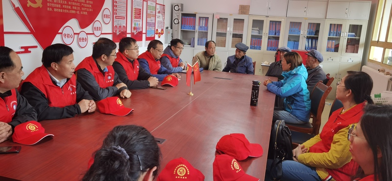 讲党课.jpg